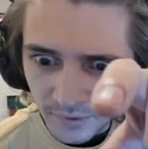 Человек наушники комнатный