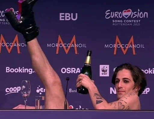 måneskin bitches :: @fStikBot - person