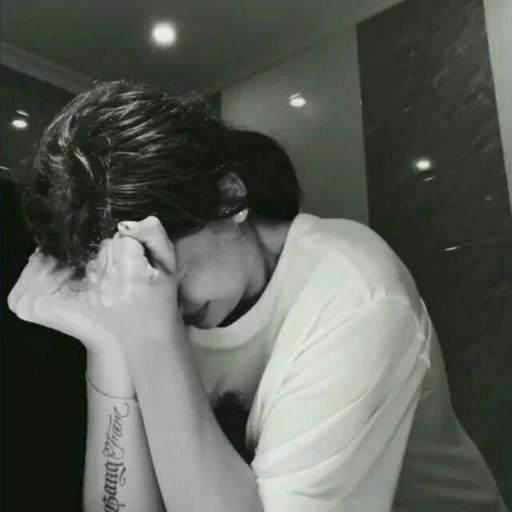 Человек одежда целовать