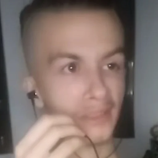 Человек селфи бровь