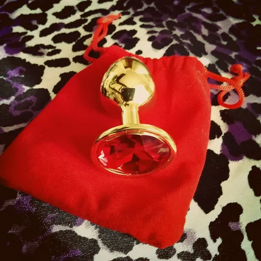 модный аксессуар красный аксессуар