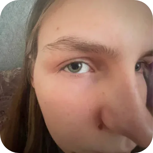 Человек селфи ресница