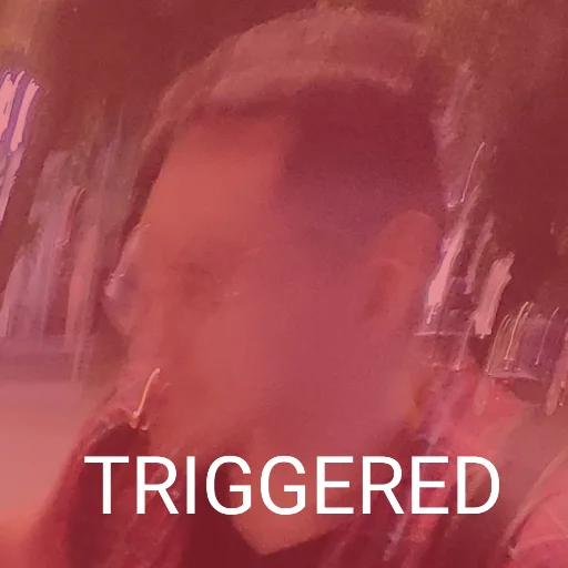 человеческое лицо СМС скриншот