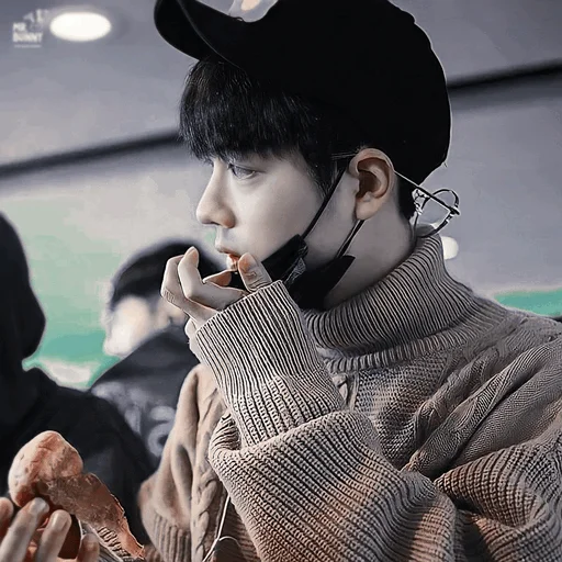 Человек модный аксессуар человеческое лицо