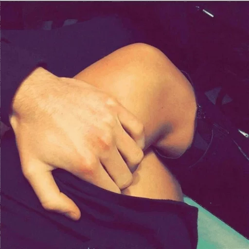 Человек палец гвоздь