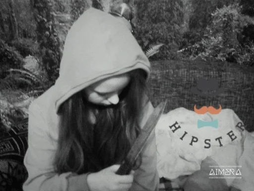 Человек на открытом воздухе черно-белый