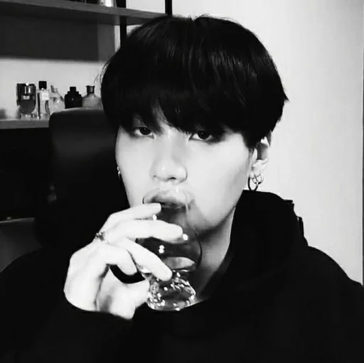 Стикер Suga. :: @fStikBot - 2