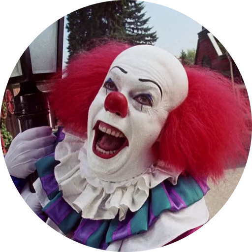 клоун улыбаться на открытом воздухе