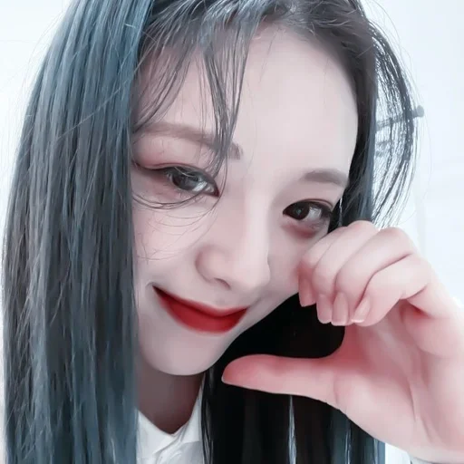 Стикер 𝘠𝘶𝘯𝘢 🐛 || @loveliwwws :: @fStikBot - 5