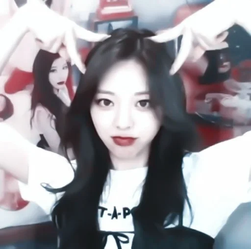 Стикер 𝘠𝘶𝘯𝘢 🐛 || @loveliwwws :: @fStikBot - 4