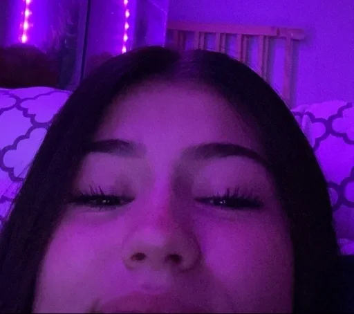 человеческое лицо пурпурный фиолетовый