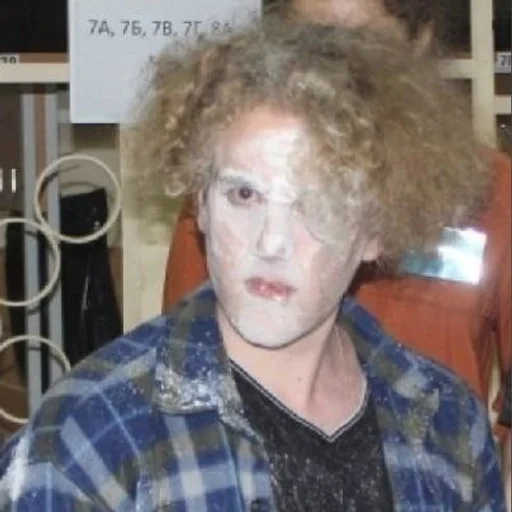 Человек шиньон человеческое лицо