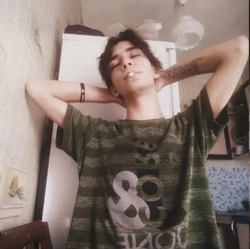 Человек комнатный стена