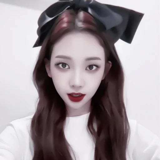 #𝐚𝐞𝐬𝐭𝐡𝐞𝐭𝐢𝐜: 𝗄𝖺𝗋𝗂𝗇𝖺 💷 ;: by @paradismaudit - human face