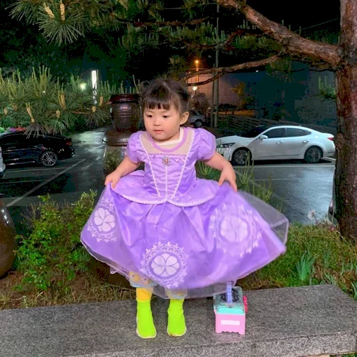 outdoor toddler tree