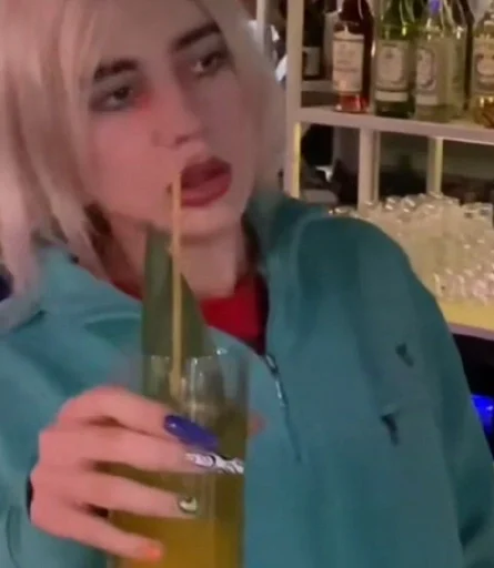 Человек человеческое лицо пить