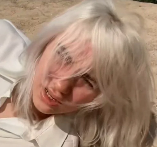 Человек одежда шиньон