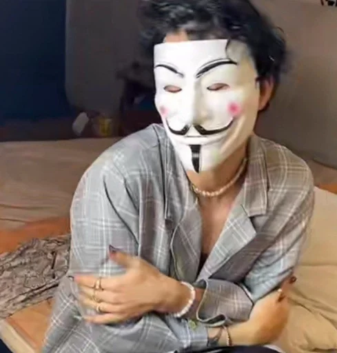 Человек одежда маска