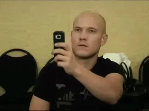 Человек стена человеческое лицо