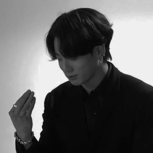 Человек одежда черно-белый