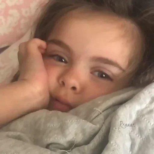 Человек человеческое лицо кровать