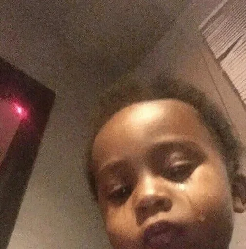 человеческое лицо лоб стена