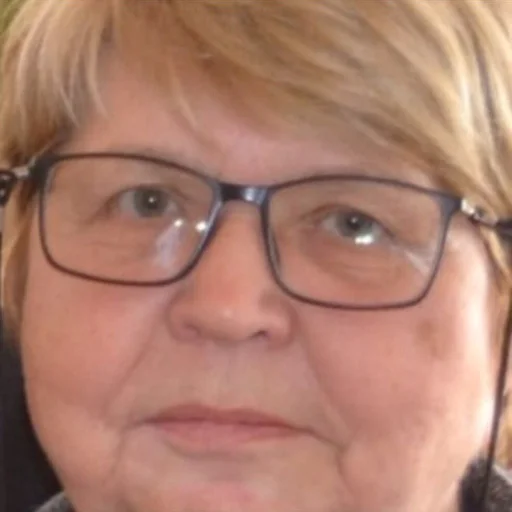 Стикер бабка и друзья - 7