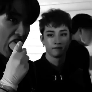 Sticker 𝐵𝑎𝑛𝑔 𝐶ℎ𝑎𝑛:; 🥷🏼 by @kpopstickerssss - 11