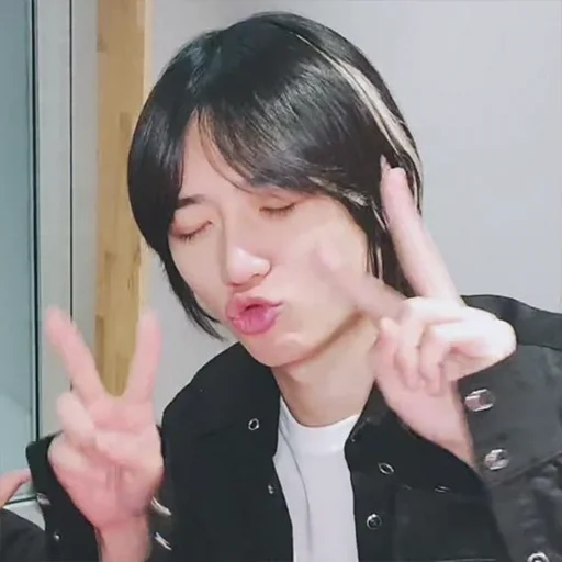 Стикер бомгю как смысл жизни - 6