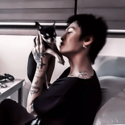 Человек комнатный черные волосы