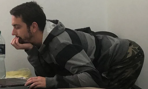 Человек комнатный стена