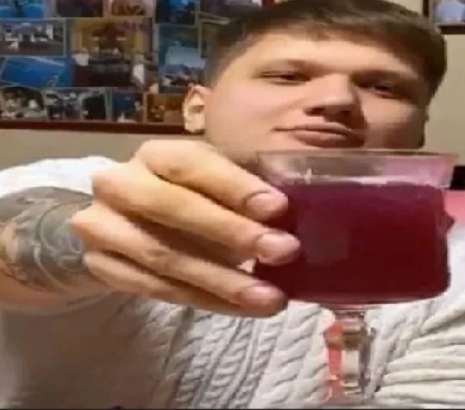 Человек безалкогольный напиток сок