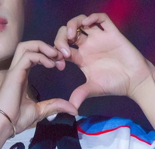 Человек палец большой палец