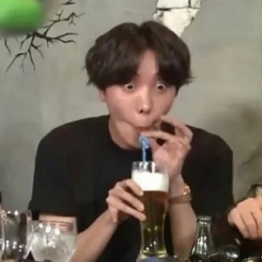 Человек пить человеческое лицо