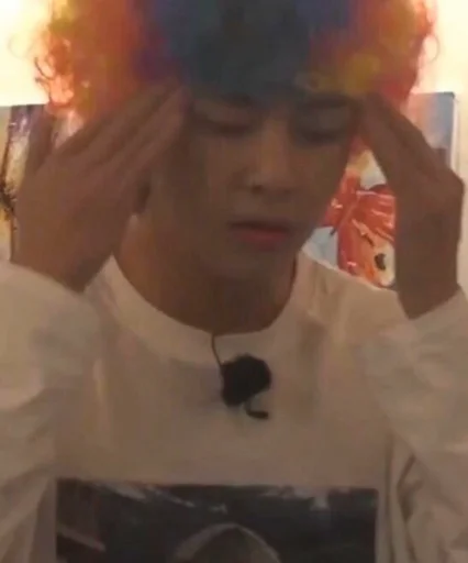 Человек шиньон одежда