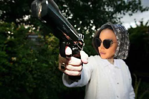 Человек дерево на открытом воздухе