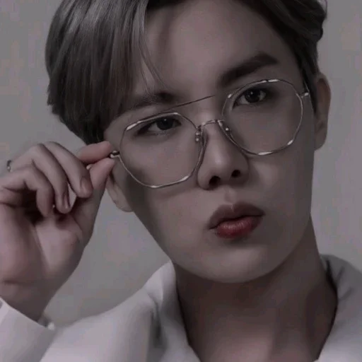 hoseok @bmgif - human face