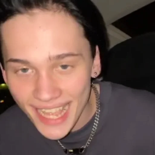 Человек человеческое лицо ожерелье