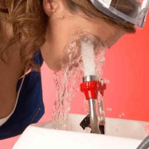 Человек тонуть комнатный