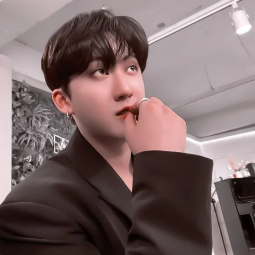 あ 𝘢𝘦𝘴𝘵𝘩𝘦𝘵𝘪𝘤 𝘤𝘩𝘢𝘯𝘨𝘣𝘪𝘯 :; by @seduiisantee - Человек