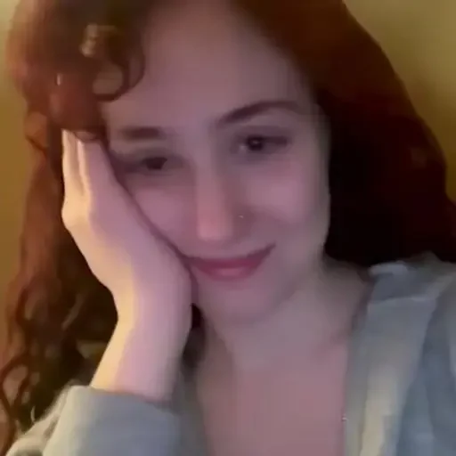 Человек селфи губа