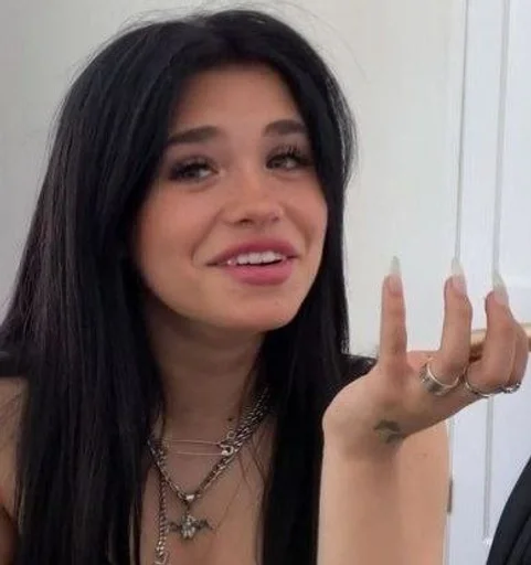 Человек человеческое лицо модный аксессуар