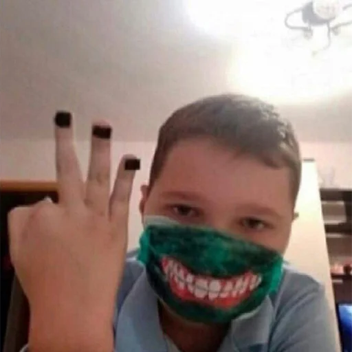 Человек комнатный зуб