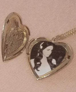 locket fashion accessory pendant