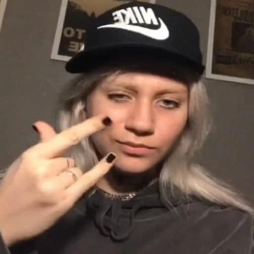 Человек человеческое лицо модный аксессуар