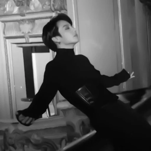 Человек черно-белый одежда