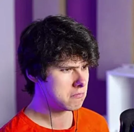 Стикер кудрявая принцесса - 2