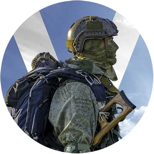 небо статуя шлем