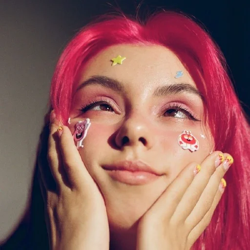 Человек человеческое лицо губная помада