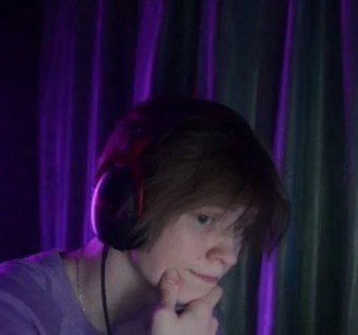 Человек наушники человеческое лицо